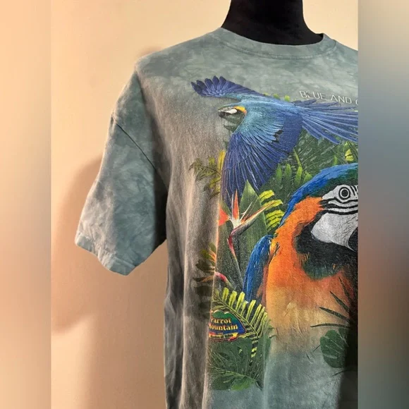 Preloved The Mountain Blue And Gold Macaws Green Classic T-Shirt size large - Picture 2 of 11